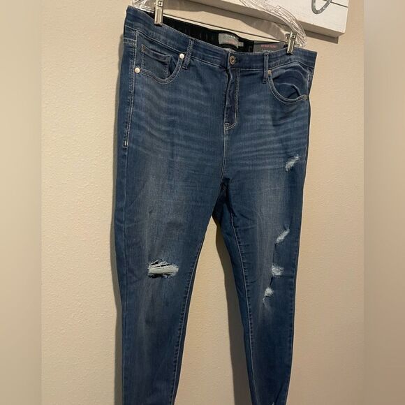 Torrid - Women’s sky high skinny premium stretch high rise jeans - Picture 7 of 11